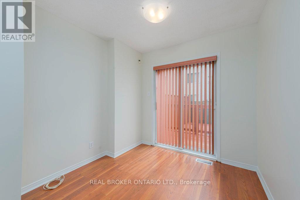 8 Drayton Private, Ottawa, Ontario  K1K 4R1 - Photo 9 - X12427511