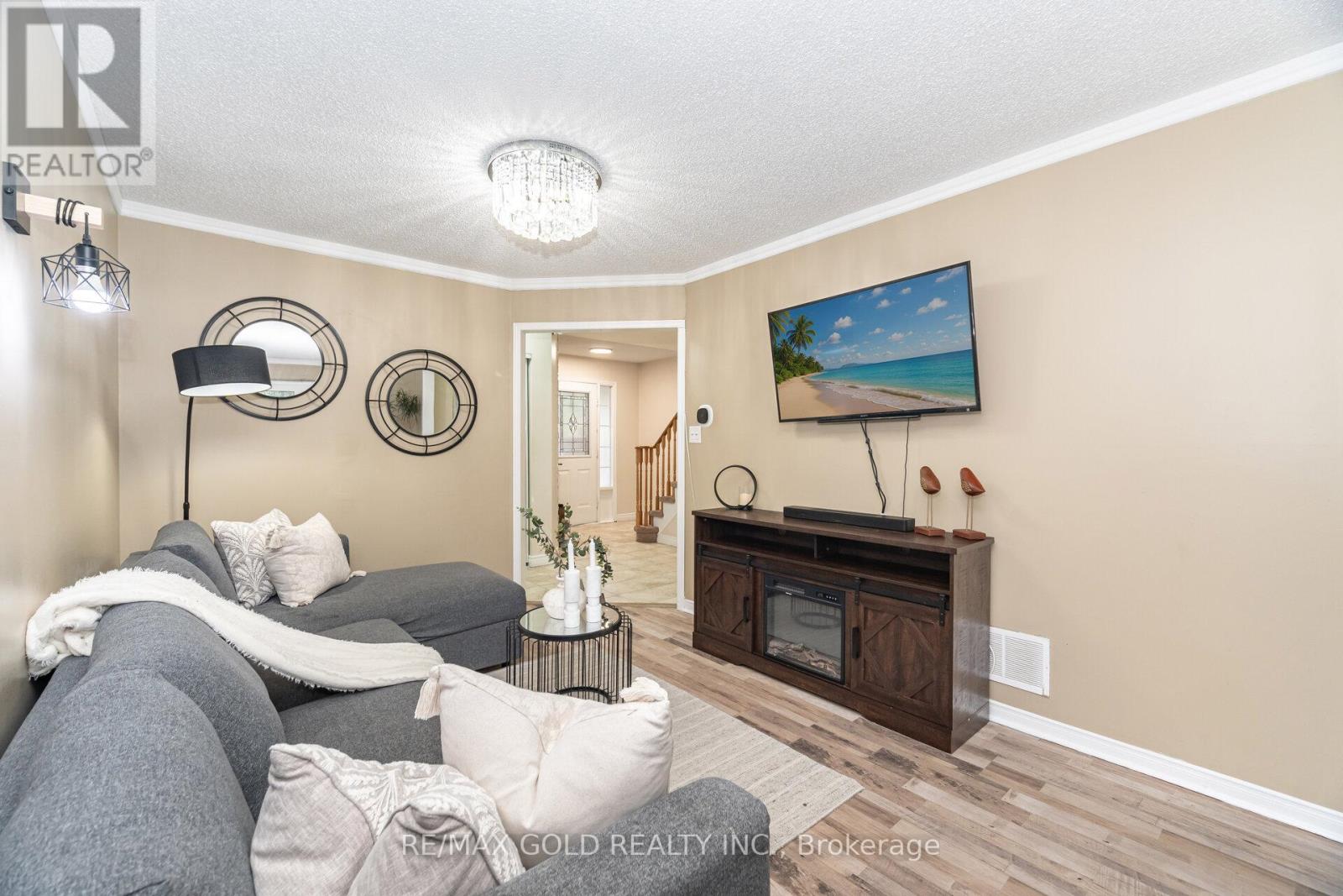 26 Flemington Drive, Caledon, Ontario  L7C 1B5 - Photo 10 - W12427476