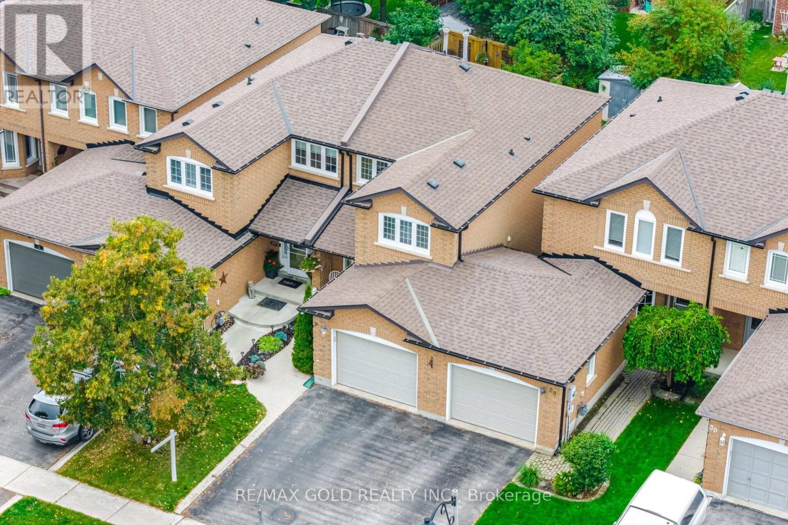 26 Flemington Drive, Caledon, Ontario  L7C 1B5 - Photo 4 - W12427476