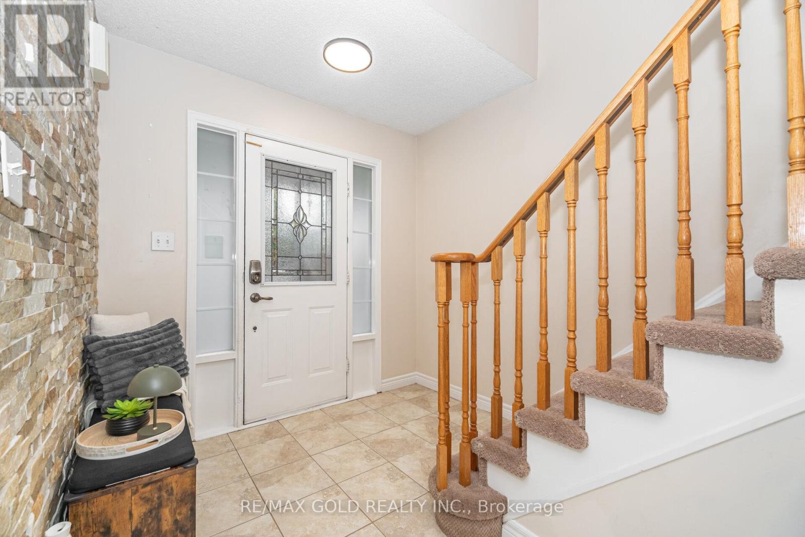 26 Flemington Drive, Caledon, Ontario  L7C 1B5 - Photo 7 - W12427476
