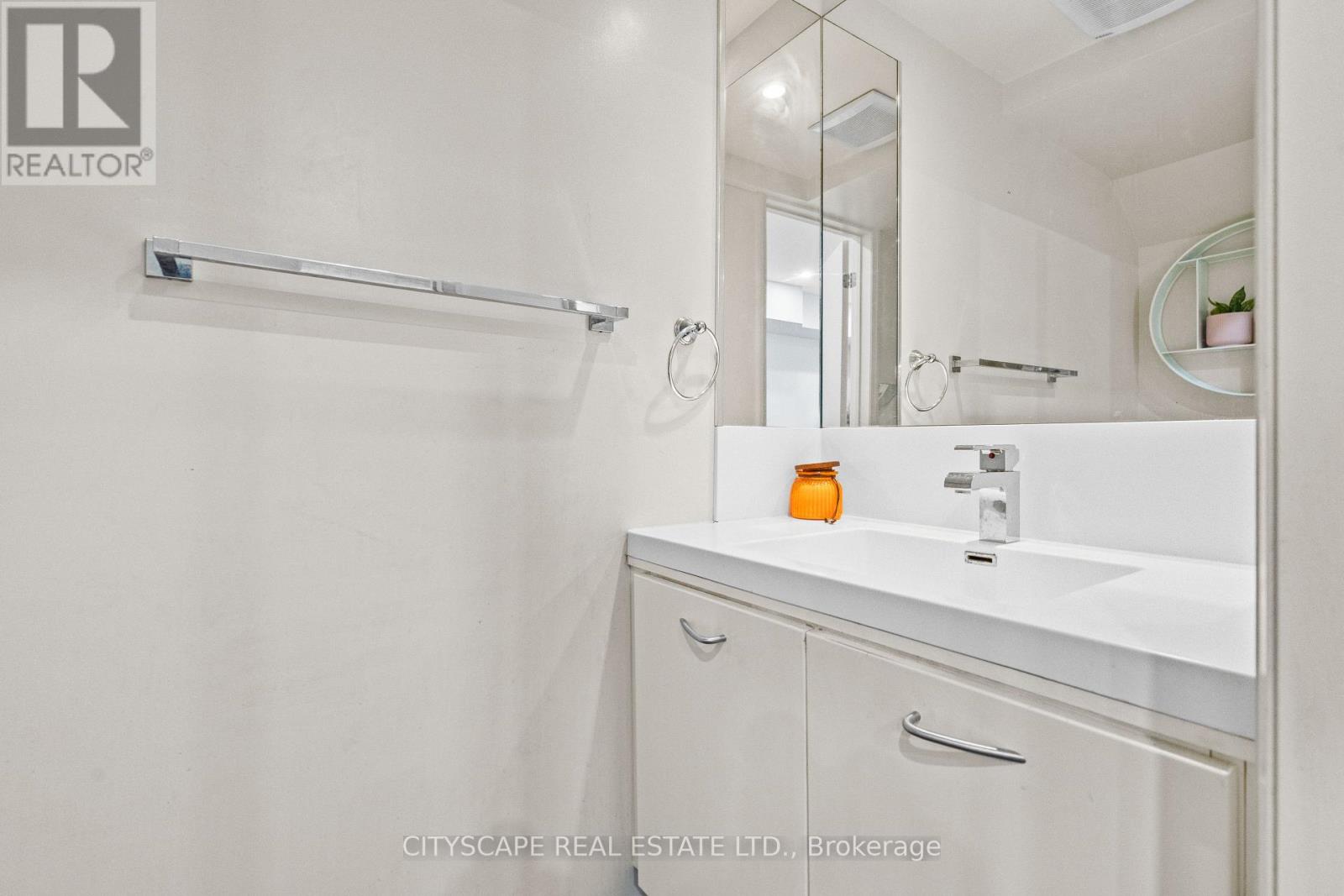50 - 23 Valhalla Inn Road, Toronto, Ontario  M9B 1S9 - Photo 18 - W12427494