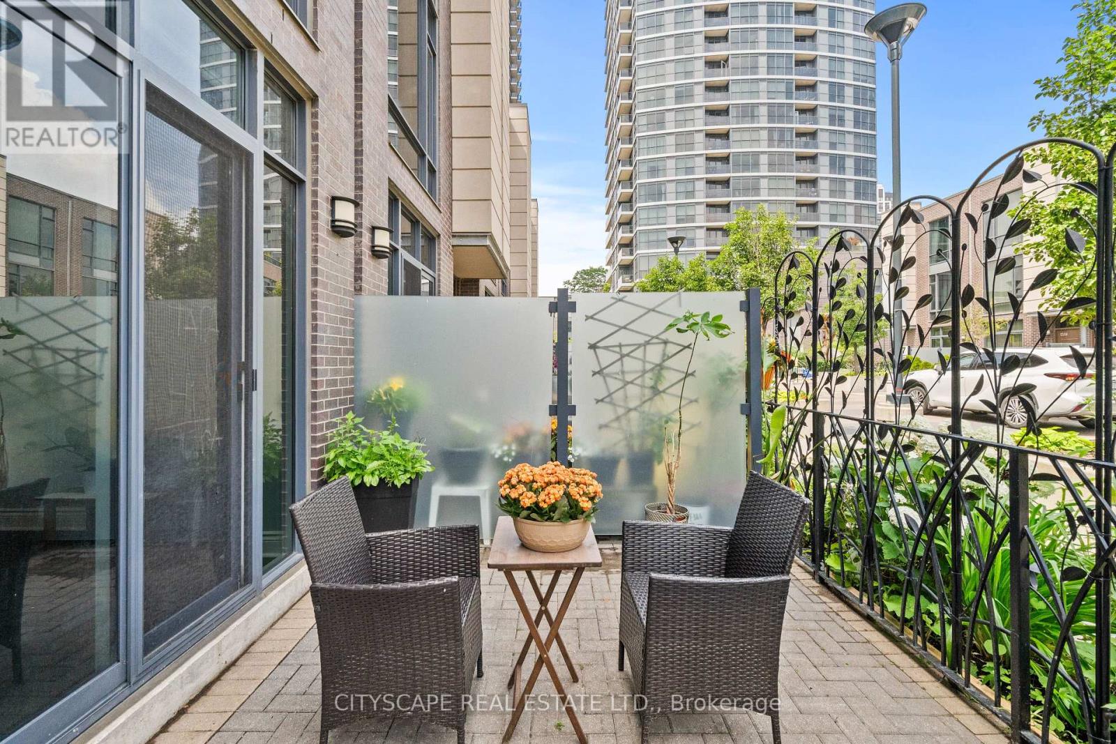 50 - 23 Valhalla Inn Road, Toronto, Ontario  M9B 1S9 - Photo 2 - W12427494