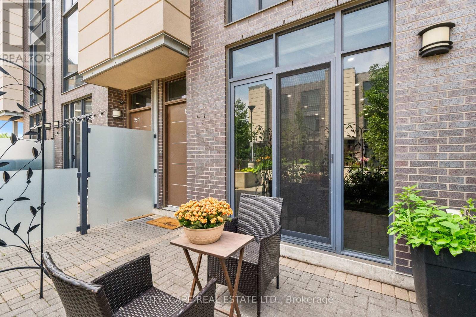 50 - 23 Valhalla Inn Road, Toronto, Ontario  M9B 1S9 - Photo 4 - W12427494