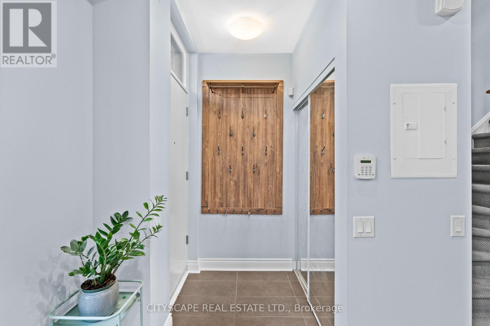 50 - 23 Valhalla Inn Road, Toronto, Ontario  M9B 1S9 - Photo 5 - W12427494