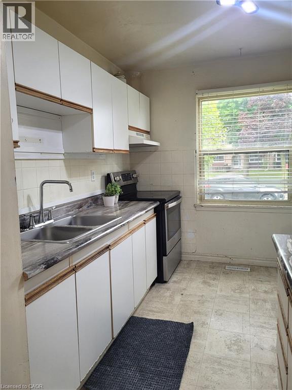 Property at 27 QUEENSTON Drive image 2