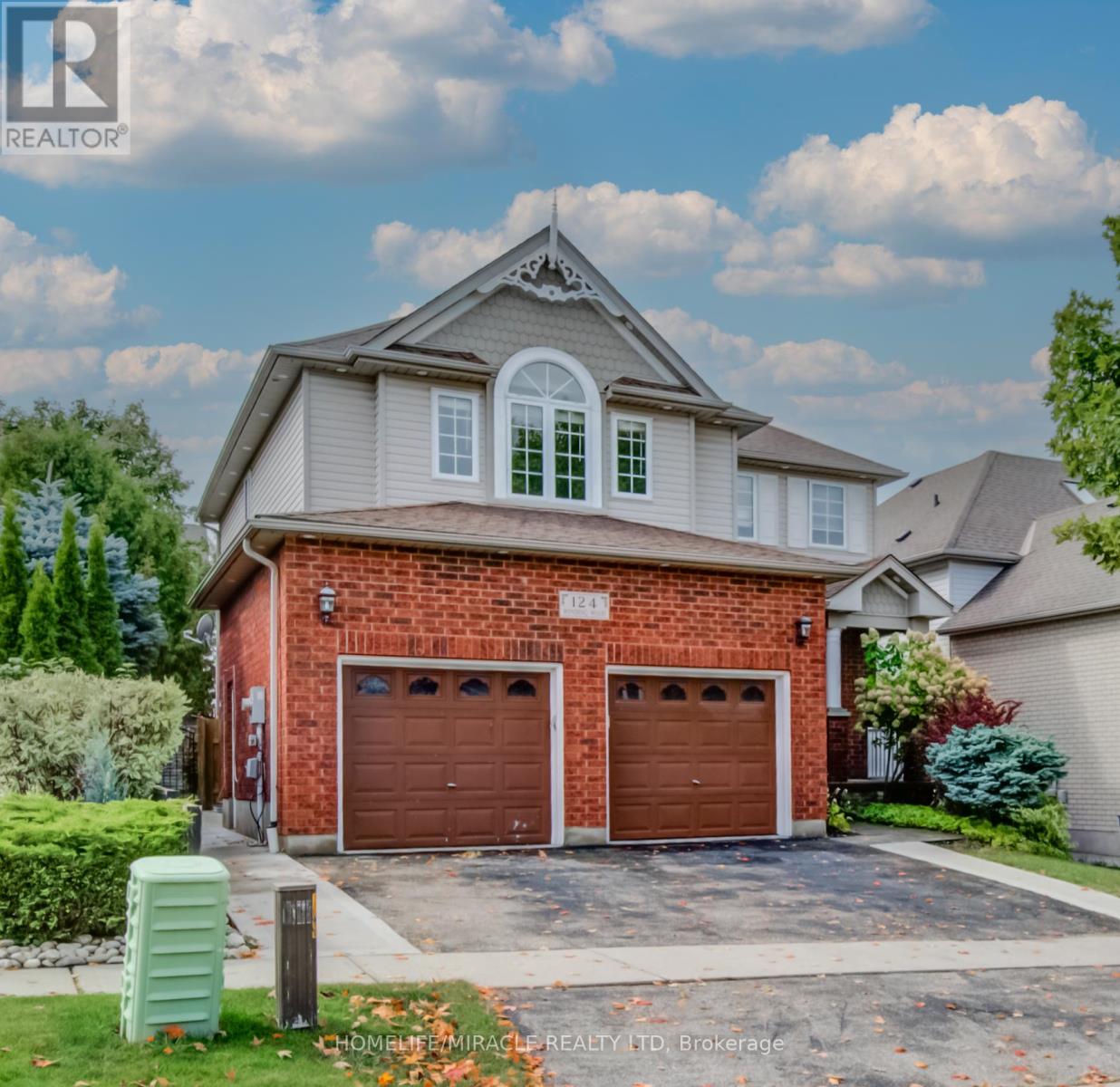 Property at 124 WINDING WOOD CRESCENT image 2