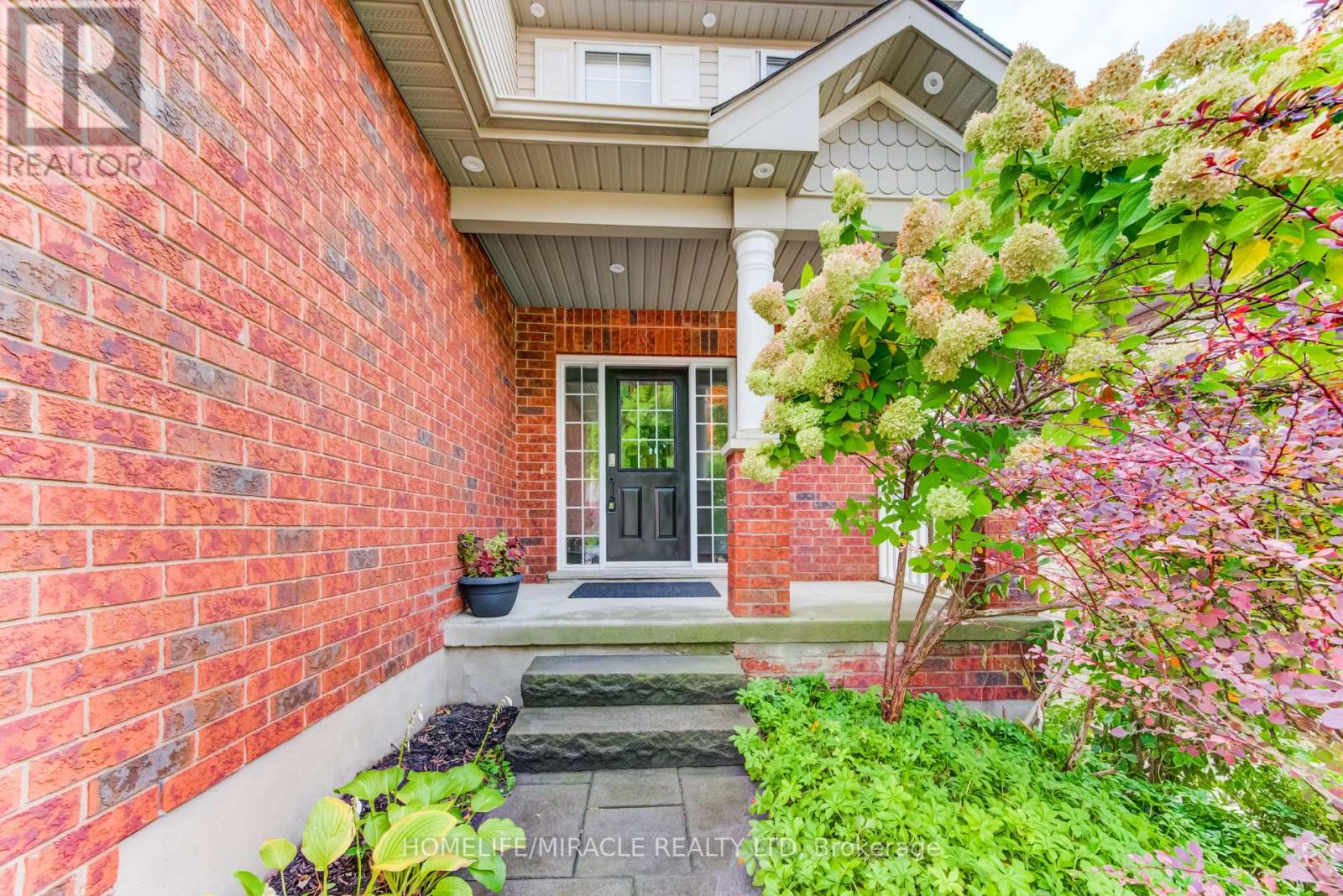 Property at 124 WINDING WOOD CRESCENT image 4