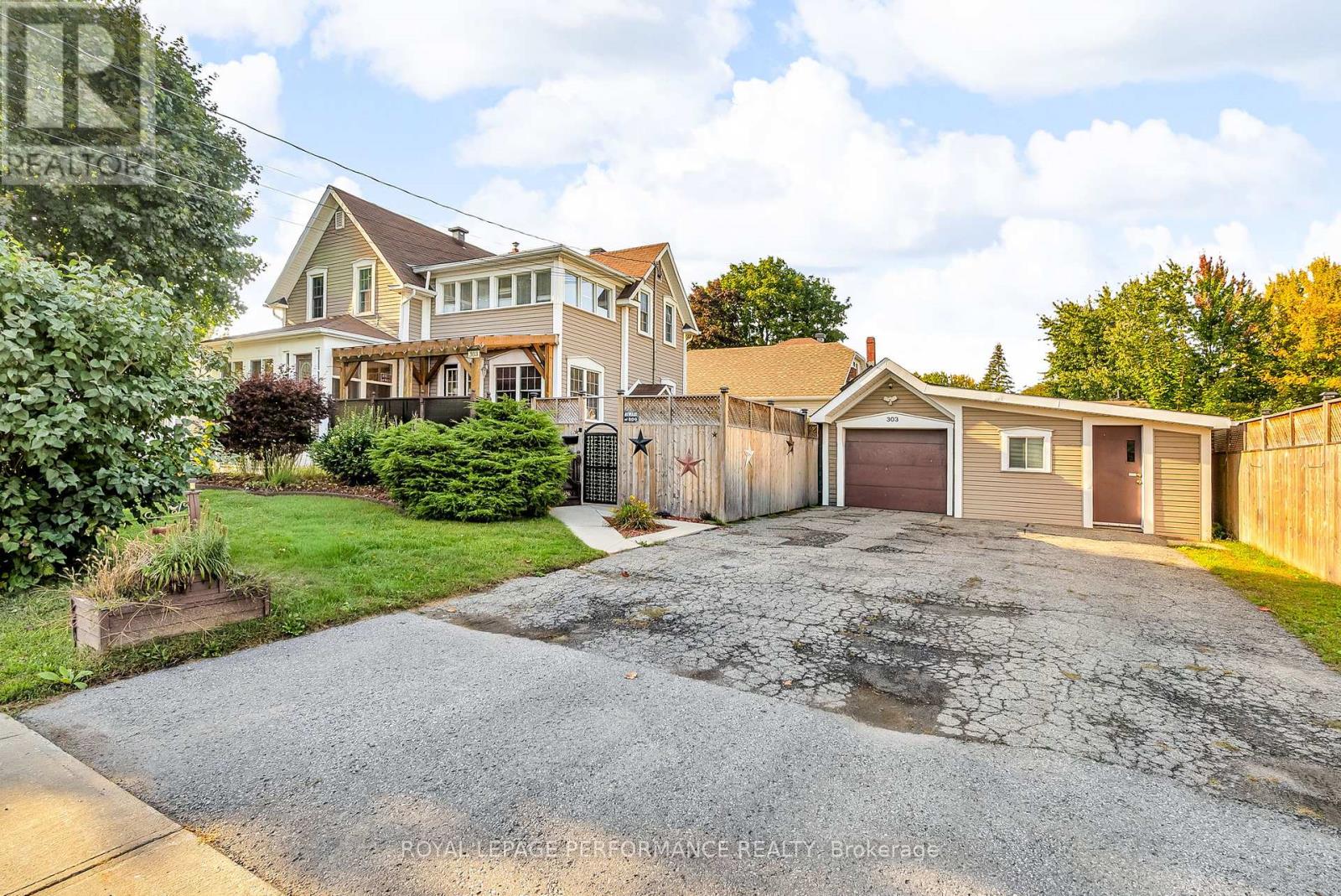 303 FIFTH STREET E, Cornwall, Ontario