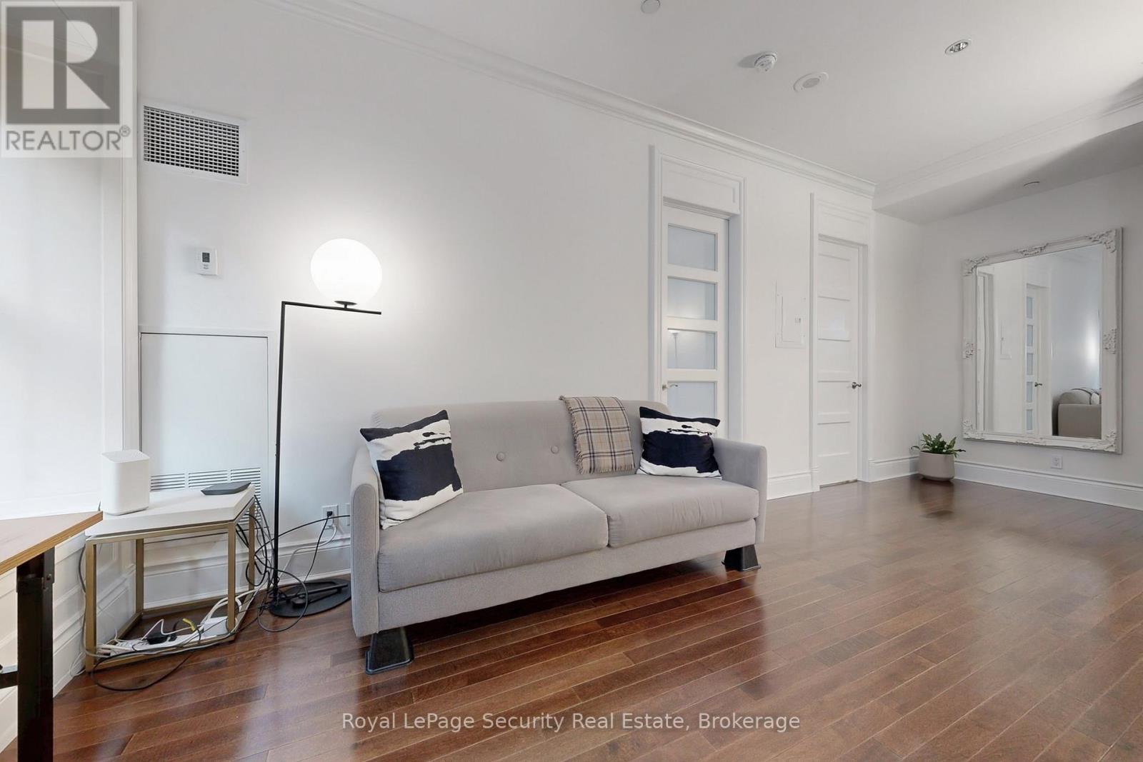 323 - 22 Leader Lane, Toronto, Ontario  M5E 0B2 - Photo 14 - C12427503