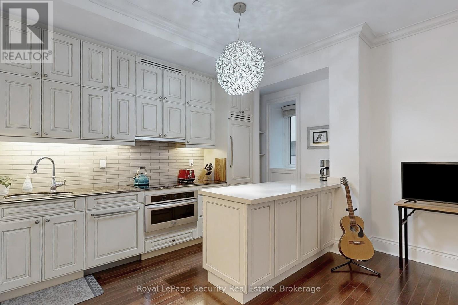 323 - 22 Leader Lane, Toronto, Ontario  M5E 0B2 - Photo 15 - C12427503