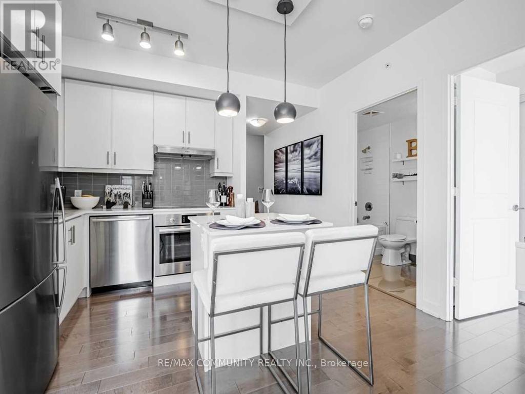 2202 - 1 The Esplanade Street, Toronto, Ontario  M5E 0E8 - Photo 10 - C12427505