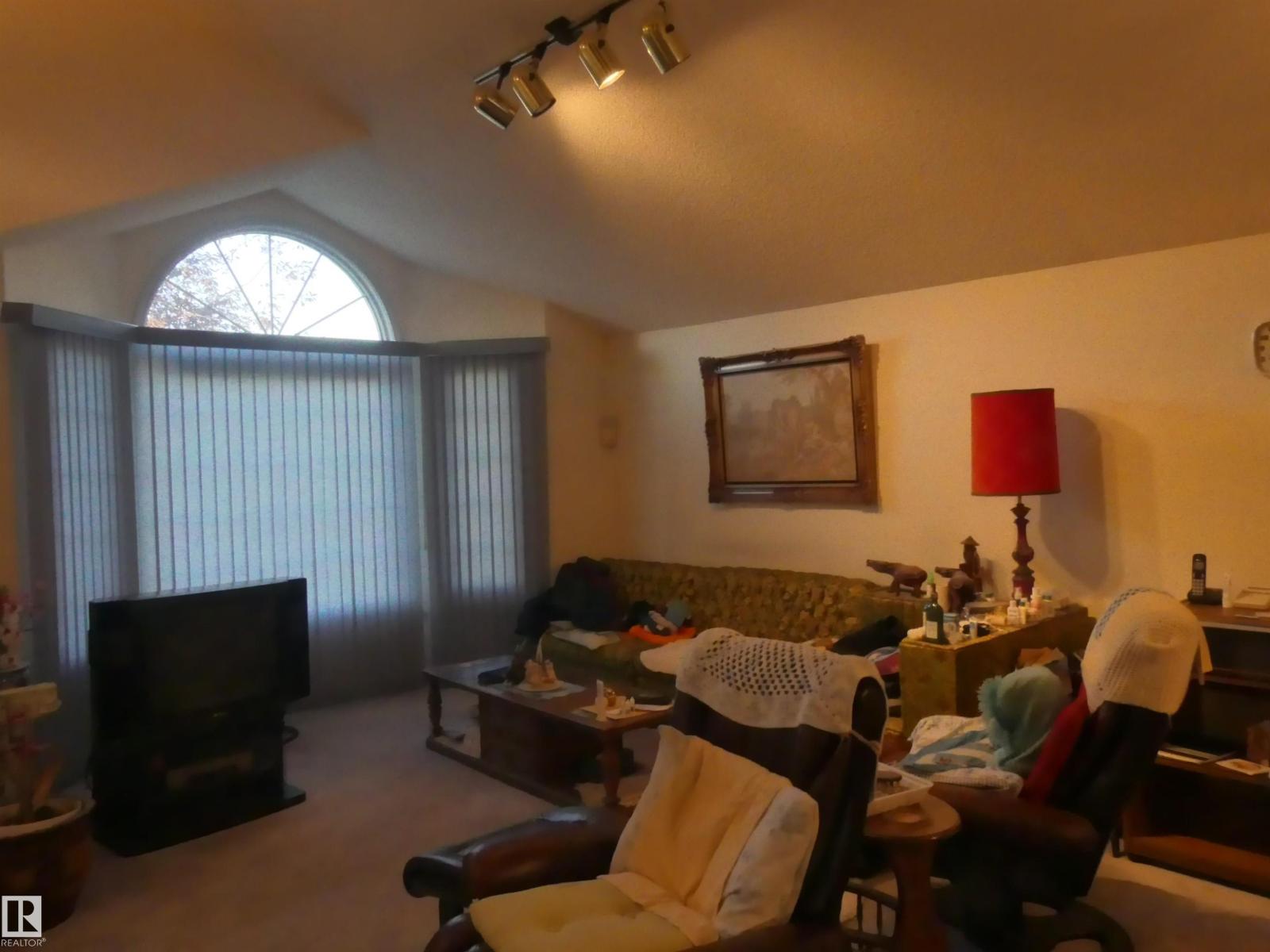9827 175 Av Nw, Edmonton, Alberta  T5X 5V4 - Photo 2 - E4459541