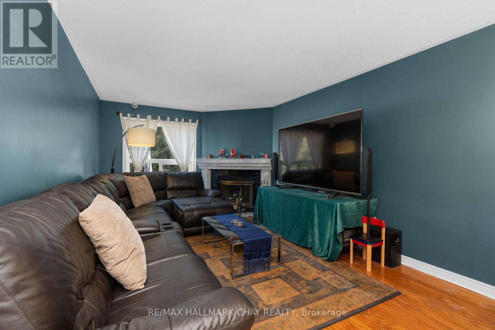 82 Bishop Drive, Barrie, Ontario  L4N 7P4 - Photo 6 - S12421251
