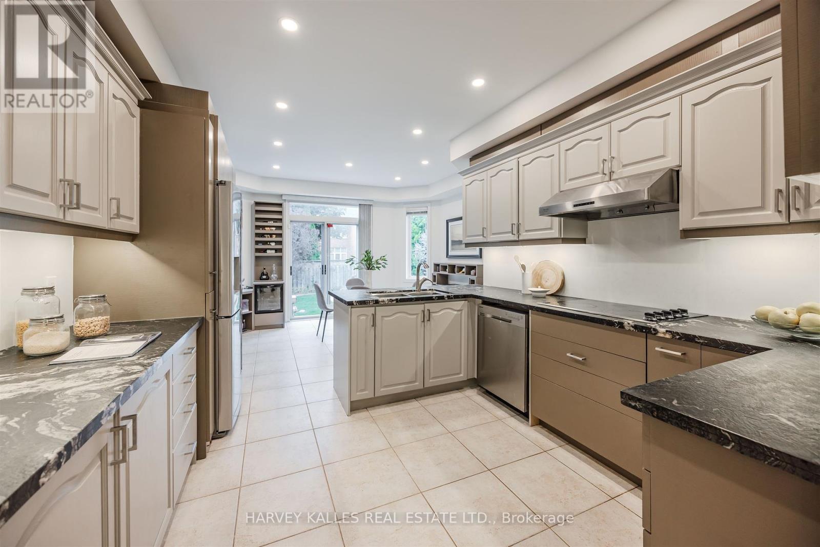 94 Sutcliffe Crescent, Markham, Ontario  L6C 1X3 - Photo 14 - N12427562