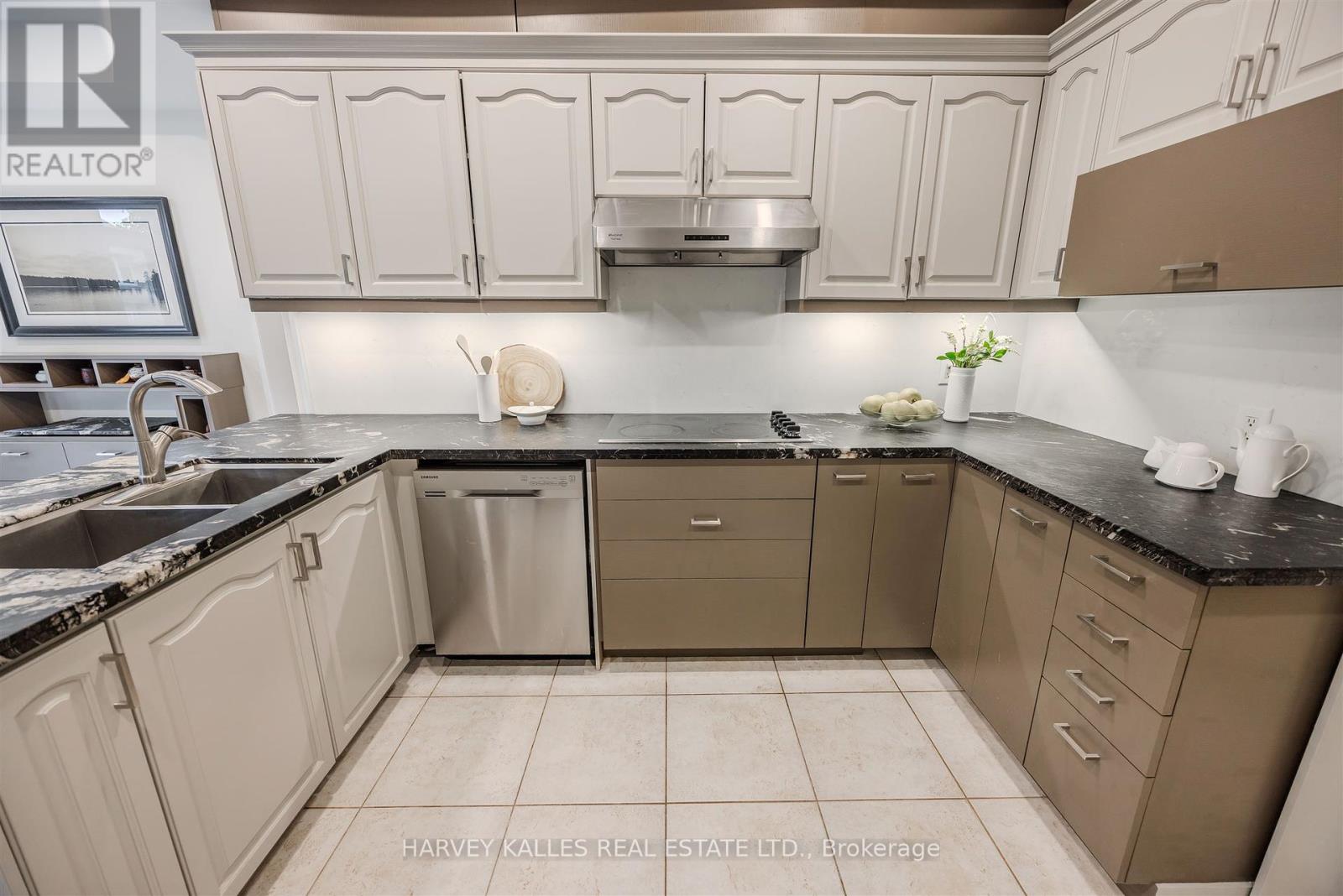 94 Sutcliffe Crescent, Markham, Ontario  L6C 1X3 - Photo 16 - N12427562