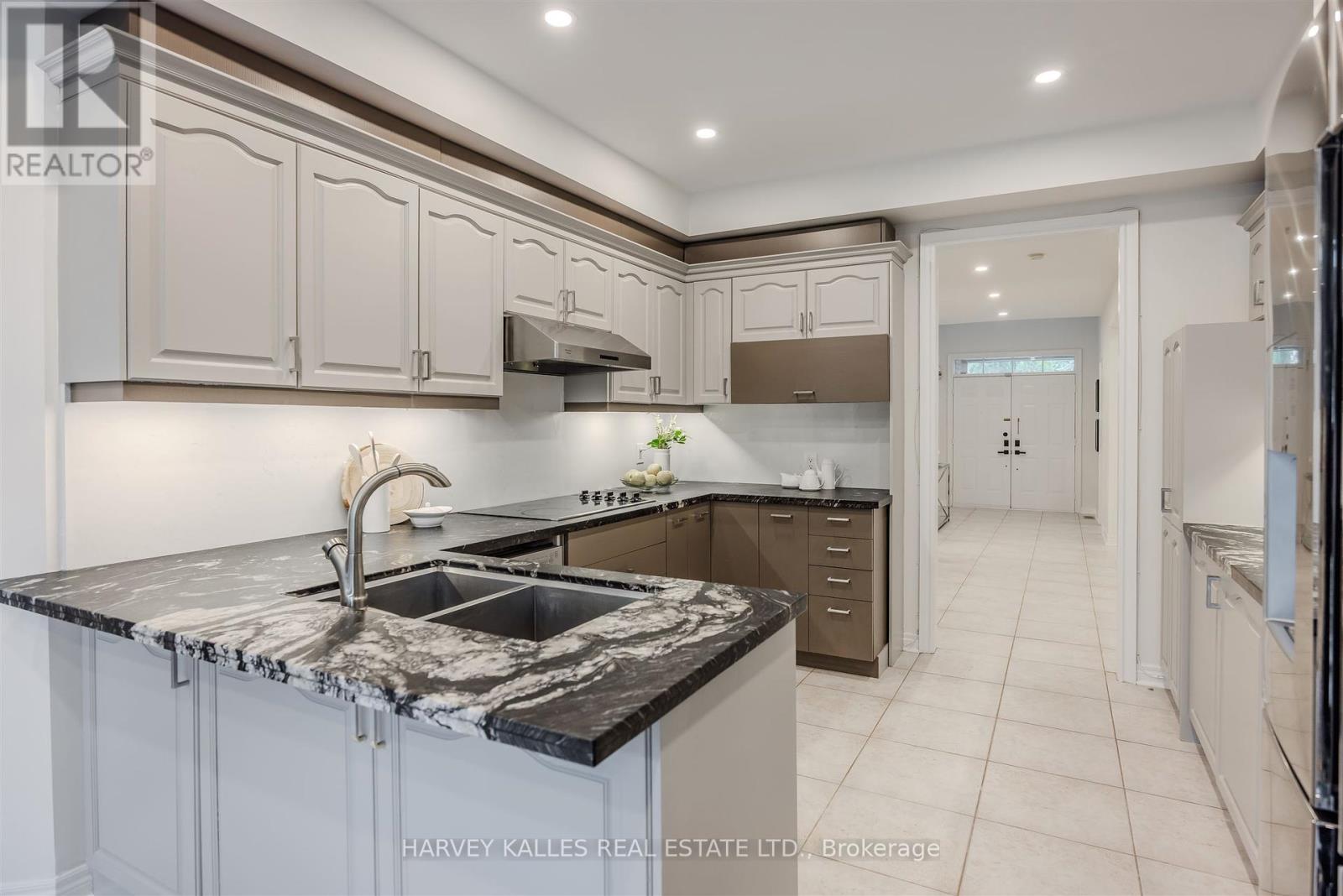 94 Sutcliffe Crescent, Markham, Ontario  L6C 1X3 - Photo 17 - N12427562