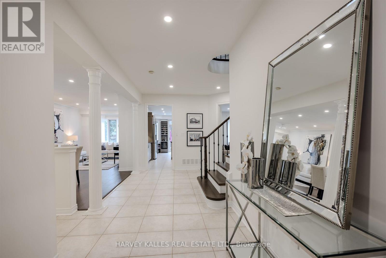 94 Sutcliffe Crescent, Markham, Ontario  L6C 1X3 - Photo 3 - N12427562