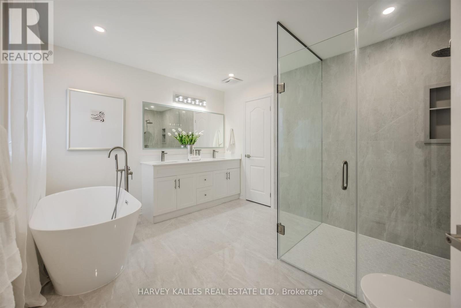 94 Sutcliffe Crescent, Markham, Ontario  L6C 1X3 - Photo 34 - N12427562