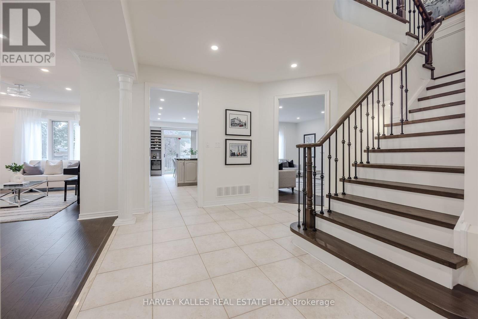 94 Sutcliffe Crescent, Markham, Ontario  L6C 1X3 - Photo 4 - N12427562