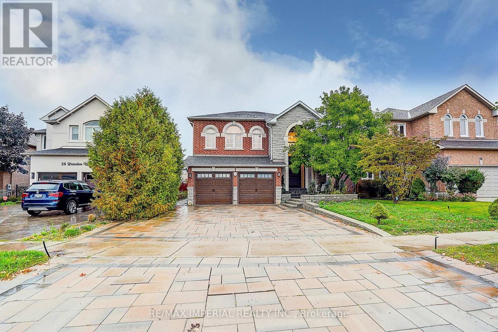 32 BRANDON GATE DRIVE, Vaughan, Ontario