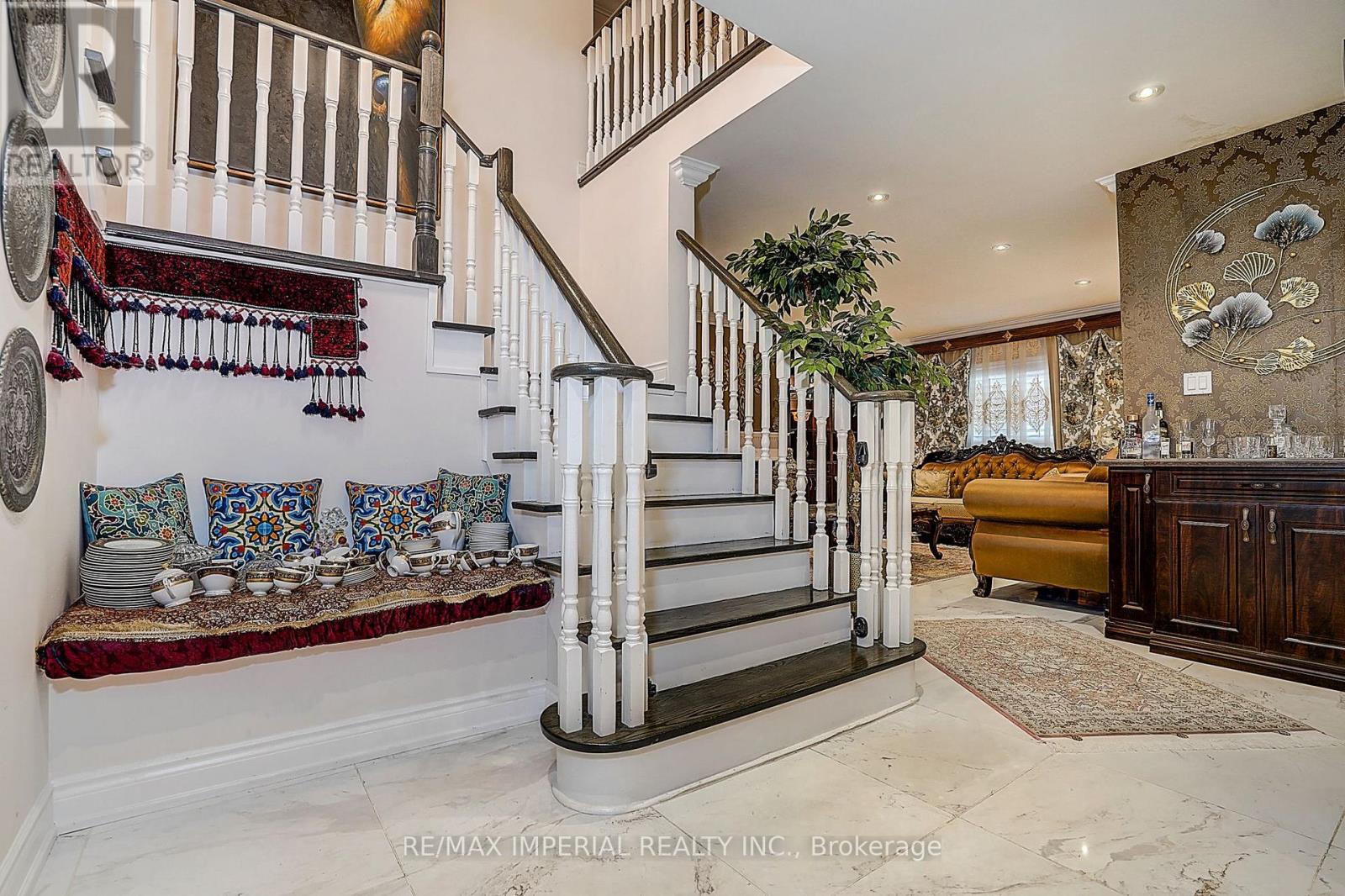 32 Brandon Gate Drive, Vaughan, Ontario  L6A 2L4 - Photo 10 - N12427566