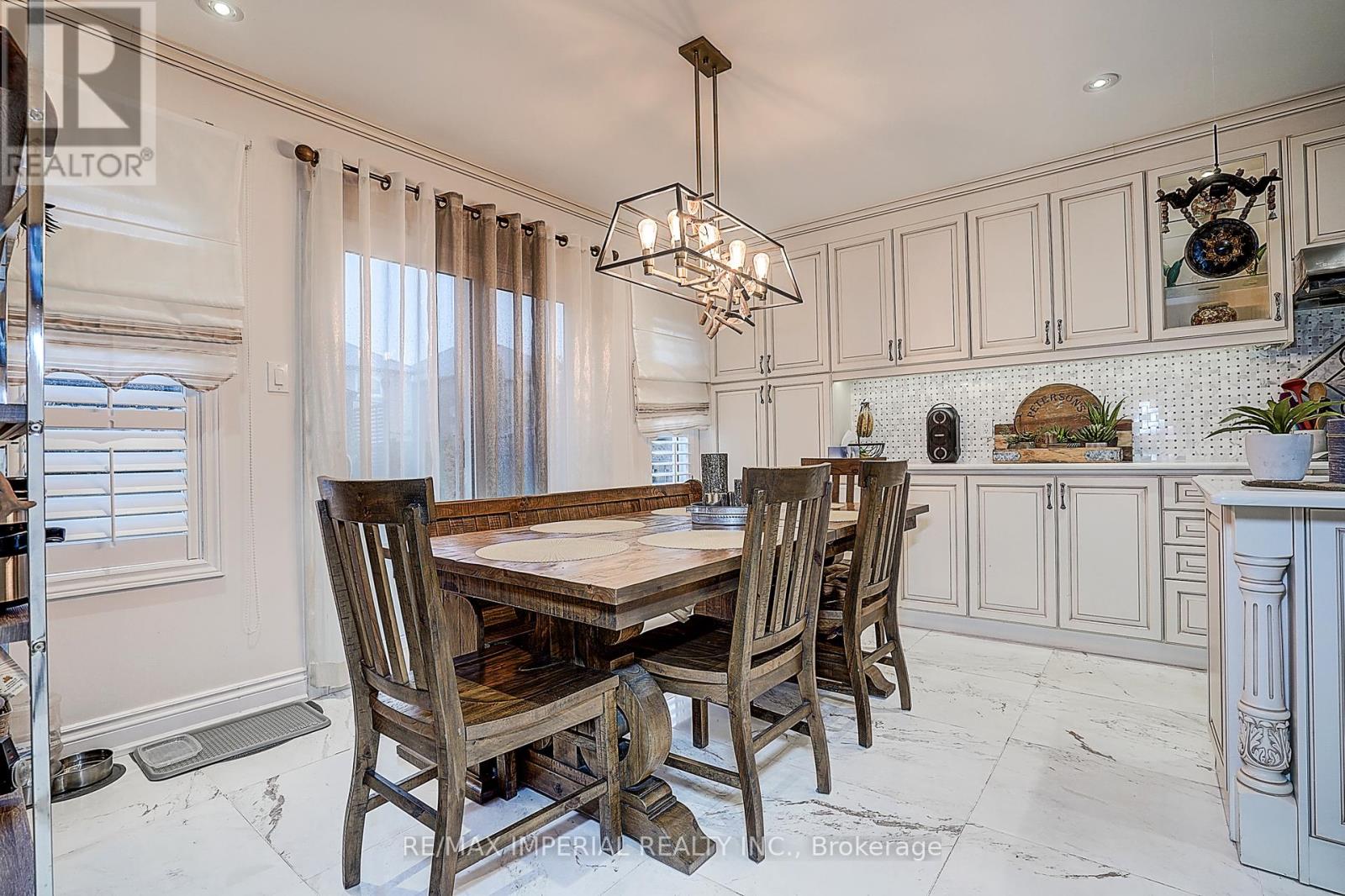 32 Brandon Gate Drive, Vaughan, Ontario  L6A 2L4 - Photo 15 - N12427566