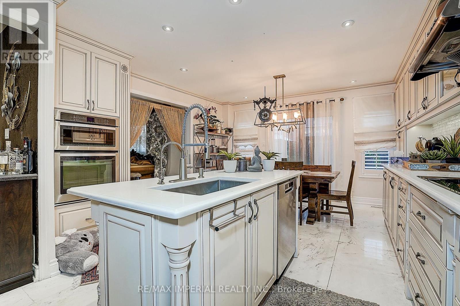 32 Brandon Gate Drive, Vaughan, Ontario  L6A 2L4 - Photo 16 - N12427566