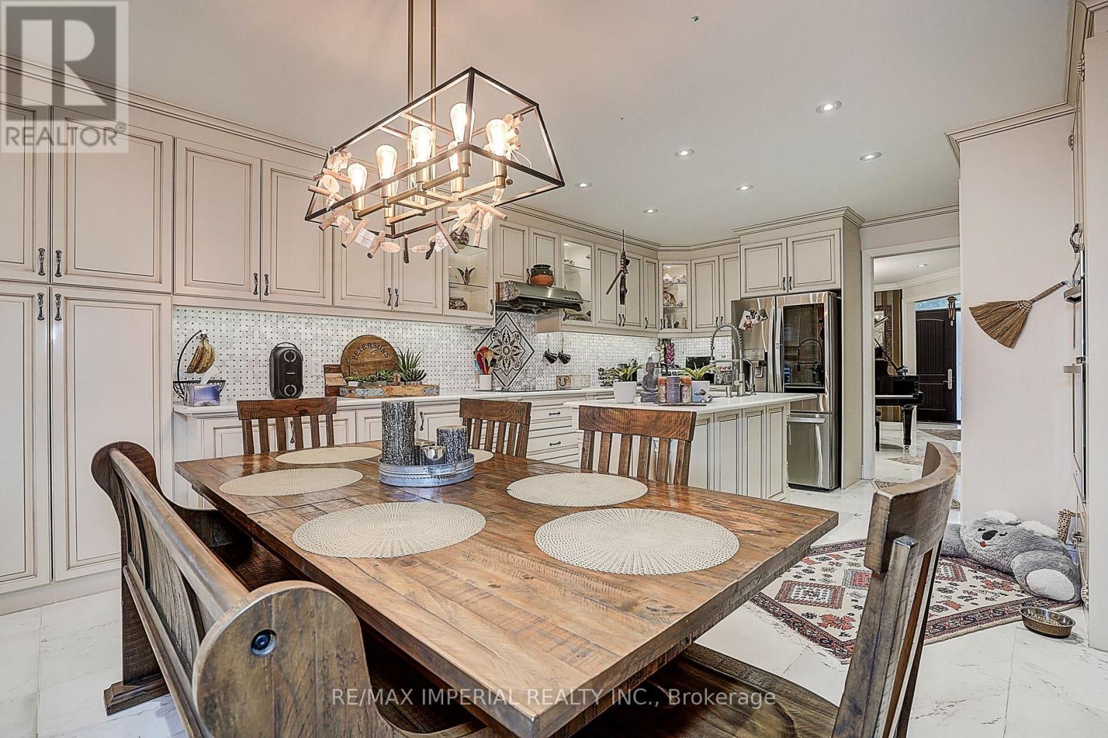 32 Brandon Gate Drive, Vaughan, Ontario  L6A 2L4 - Photo 18 - N12427566
