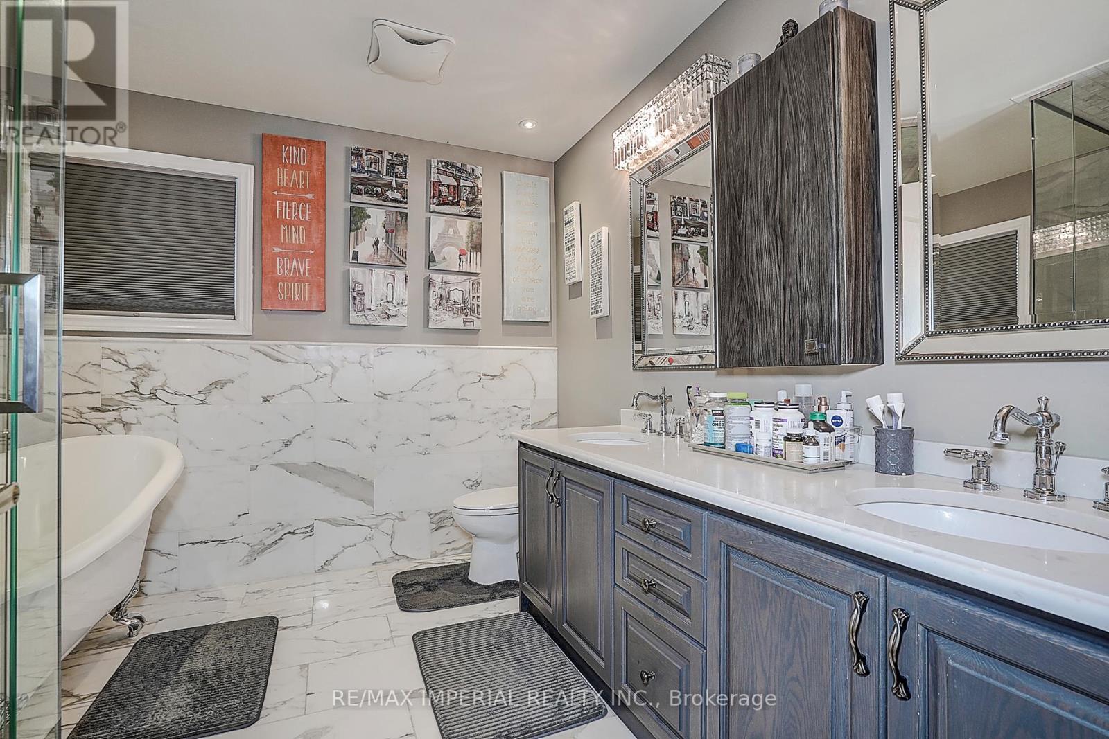 32 Brandon Gate Drive, Vaughan, Ontario  L6A 2L4 - Photo 25 - N12427566