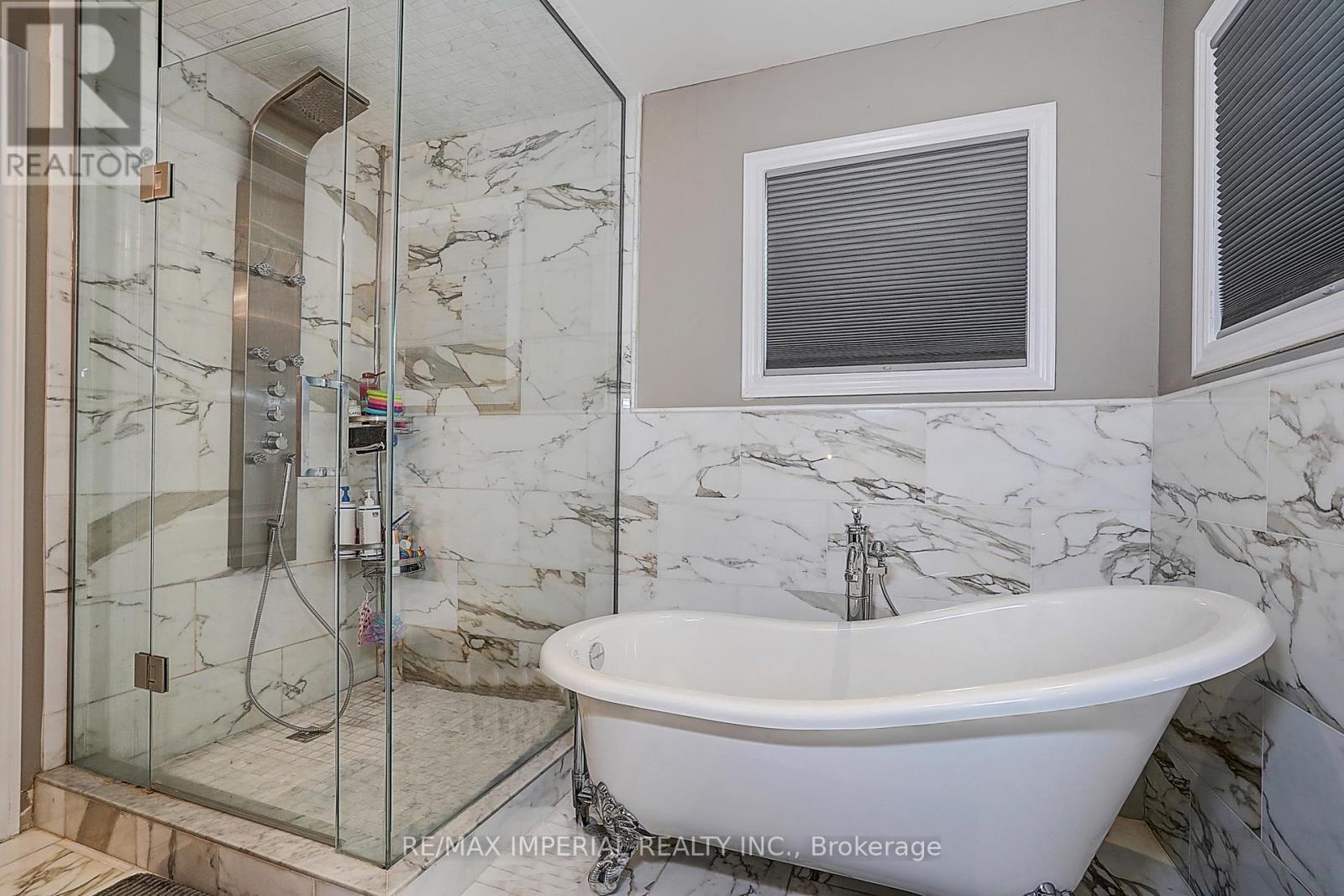 32 Brandon Gate Drive, Vaughan, Ontario  L6A 2L4 - Photo 26 - N12427566