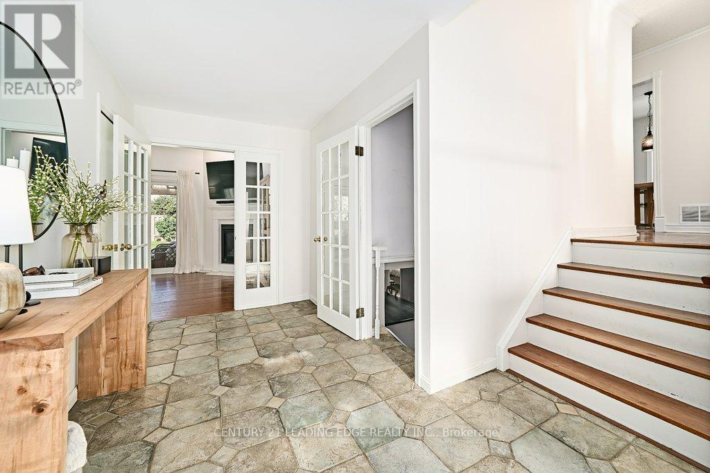 25 Eileen Drive, Barrie, Ontario  L4N 4M5 - Photo 4 - S12427504