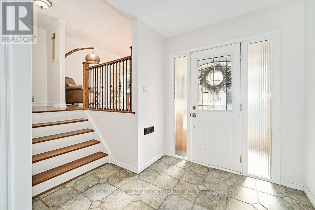 25 Eileen Drive, Barrie, Ontario  L4N 4M5 - Photo 5 - S12427504