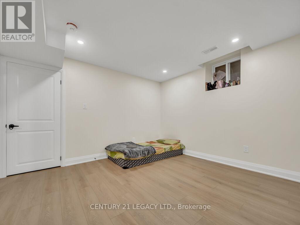 23 Duxbury Road N, Brampton, Ontario  L6R 4E3 - Photo 42 - W12427519