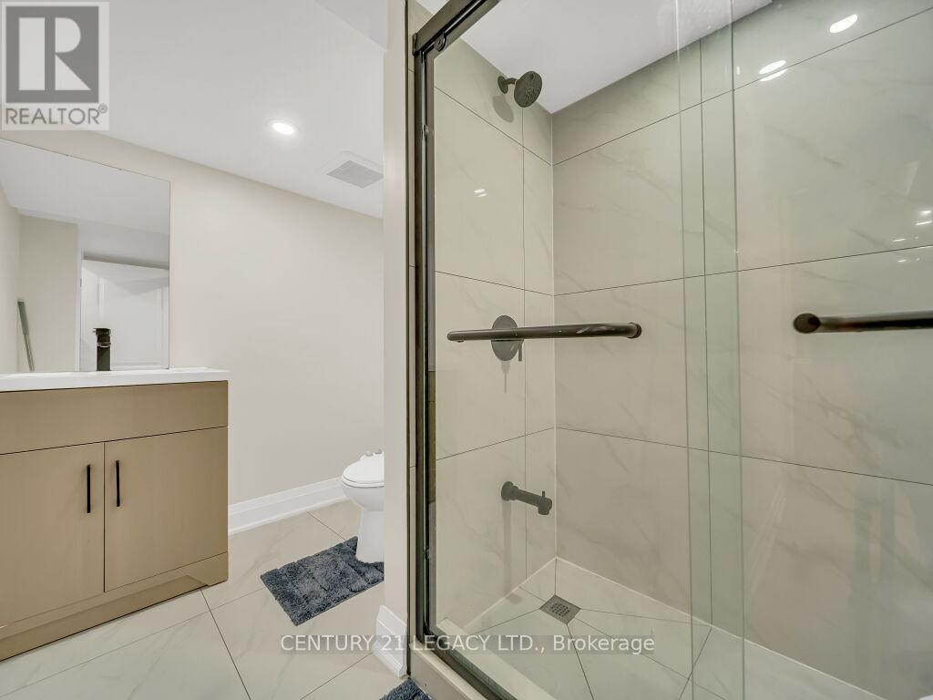 23 Duxbury Road N, Brampton, Ontario  L6R 4E3 - Photo 43 - W12427519