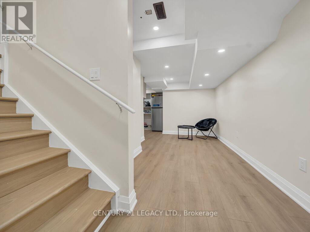 23 Duxbury Road N, Brampton, Ontario  L6R 4E3 - Photo 46 - W12427519
