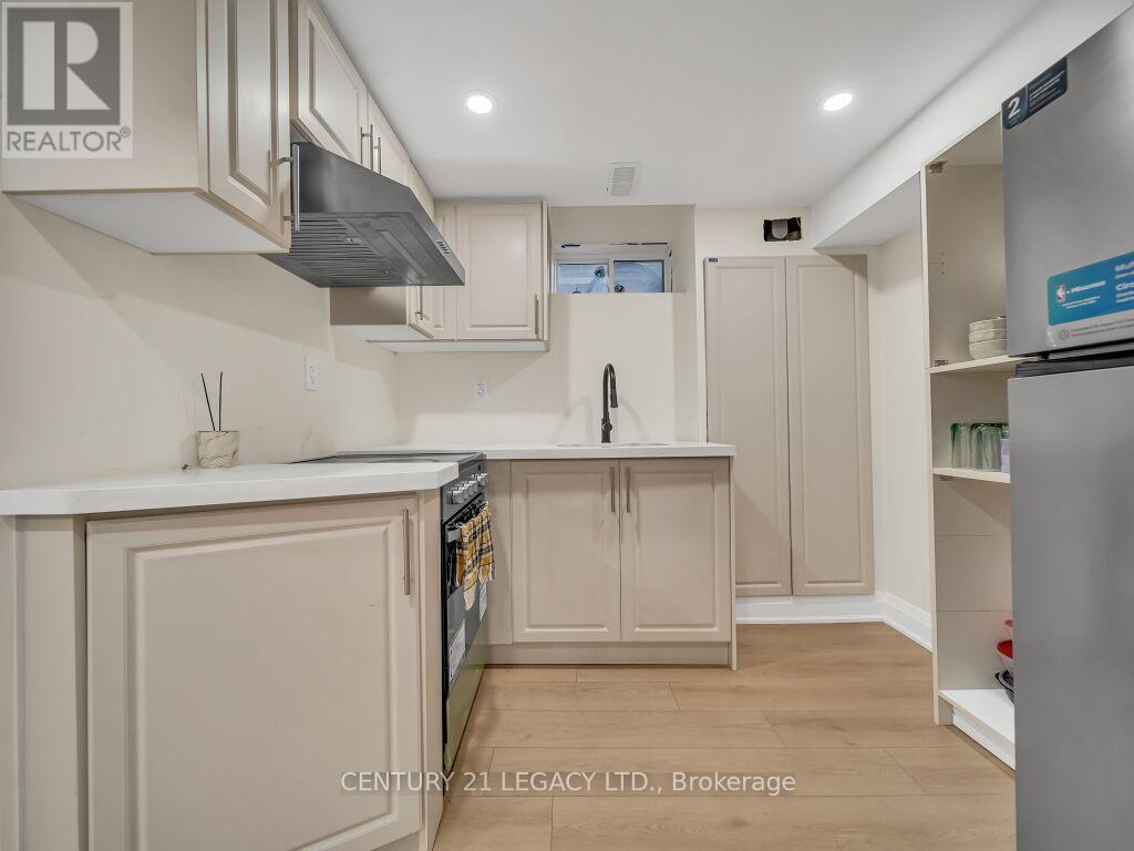 23 Duxbury Road N, Brampton, Ontario  L6R 4E3 - Photo 47 - W12427519