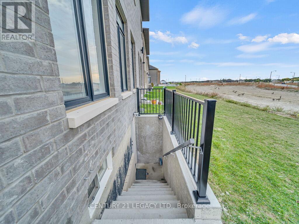 23 Duxbury Road N, Brampton, Ontario  L6R 4E3 - Photo 48 - W12427519