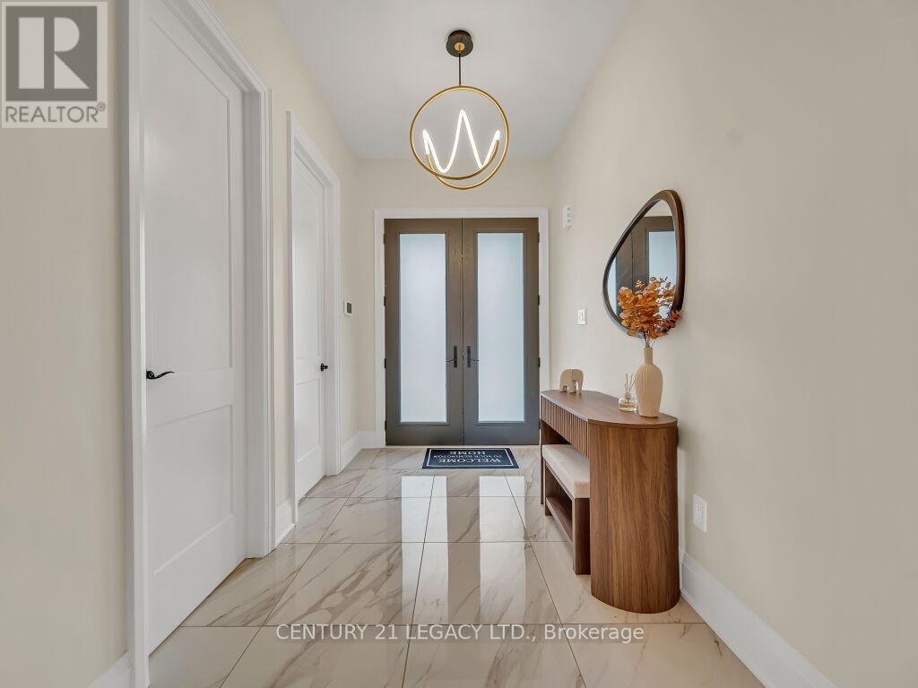 23 Duxbury Road N, Brampton, Ontario  L6R 4E3 - Photo 5 - W12427519