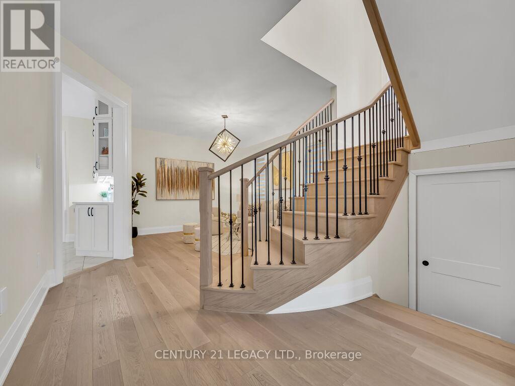 23 Duxbury Road N, Brampton, Ontario  L6R 4E3 - Photo 6 - W12427519