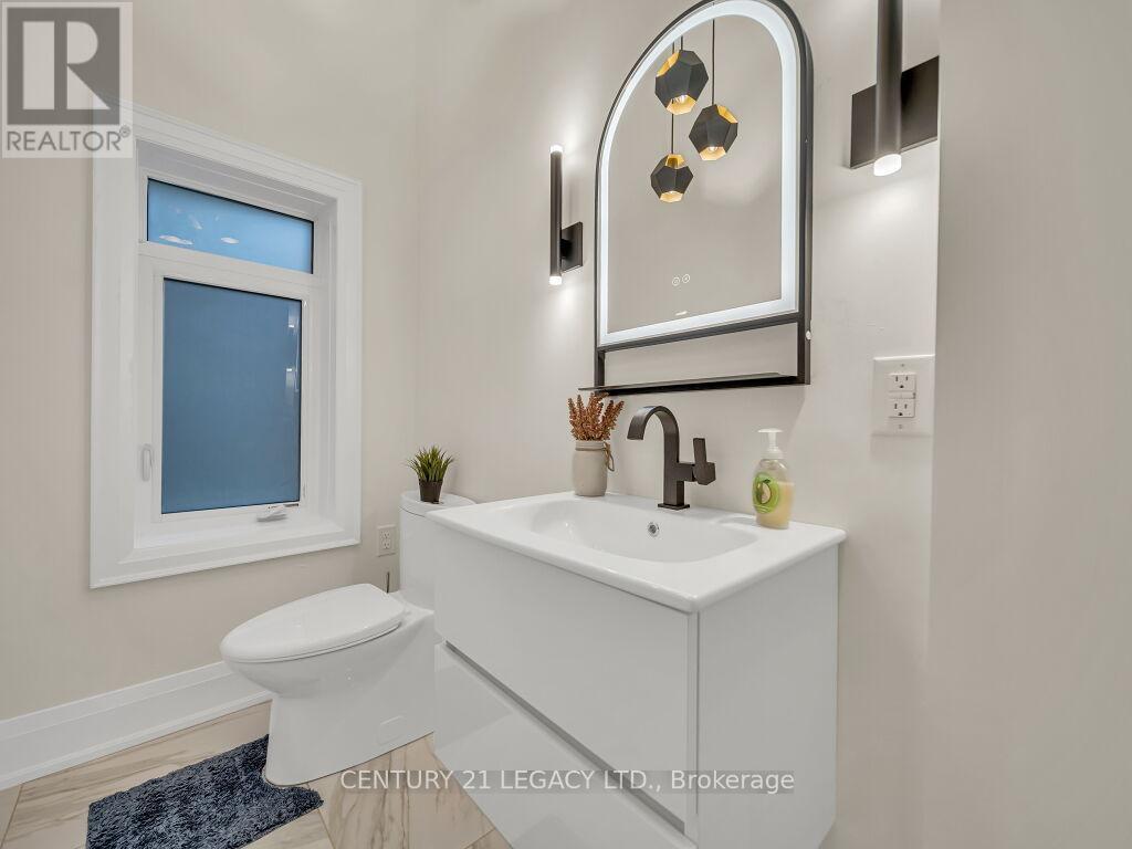 23 Duxbury Road N, Brampton, Ontario  L6R 4E3 - Photo 8 - W12427519
