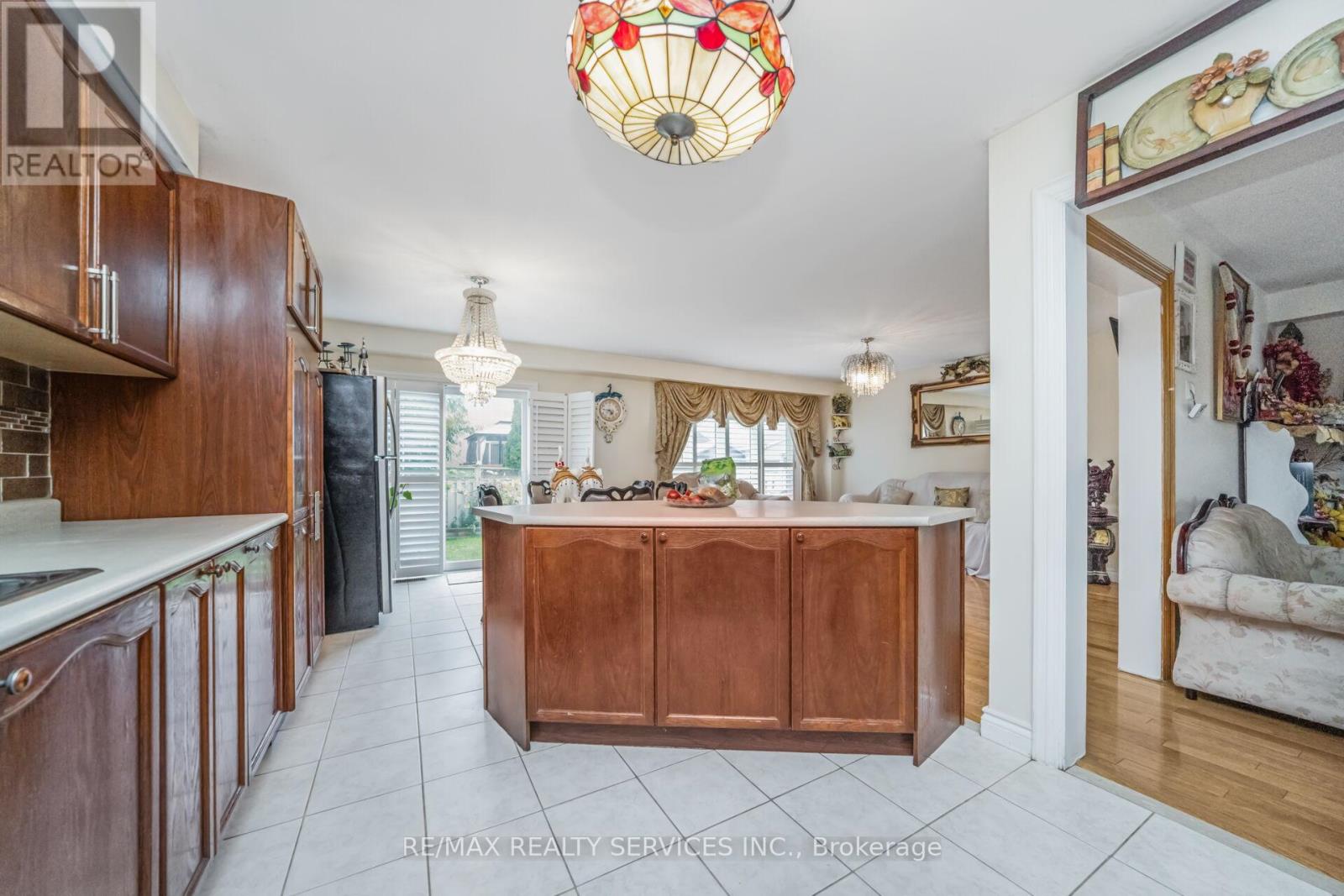 12 Roadmaster Lane, Brampton, Ontario  L7A 3A9 - Photo 14 - W12427532