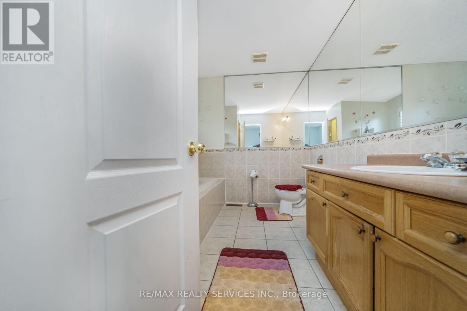 12 Roadmaster Lane, Brampton, Ontario  L7A 3A9 - Photo 21 - W12427532