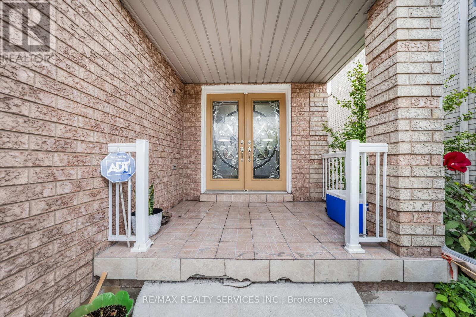 12 Roadmaster Lane, Brampton, Ontario  L7A 3A9 - Photo 3 - W12427532