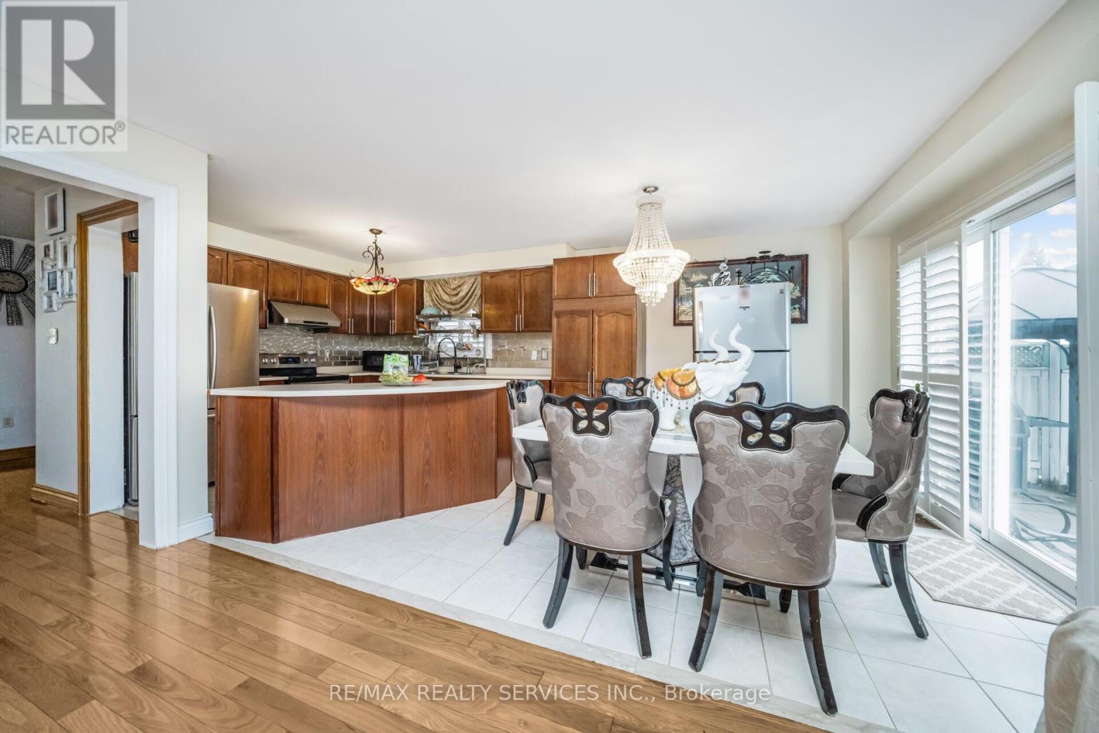 12 Roadmaster Lane, Brampton, Ontario  L7A 3A9 - Photo 8 - W12427532