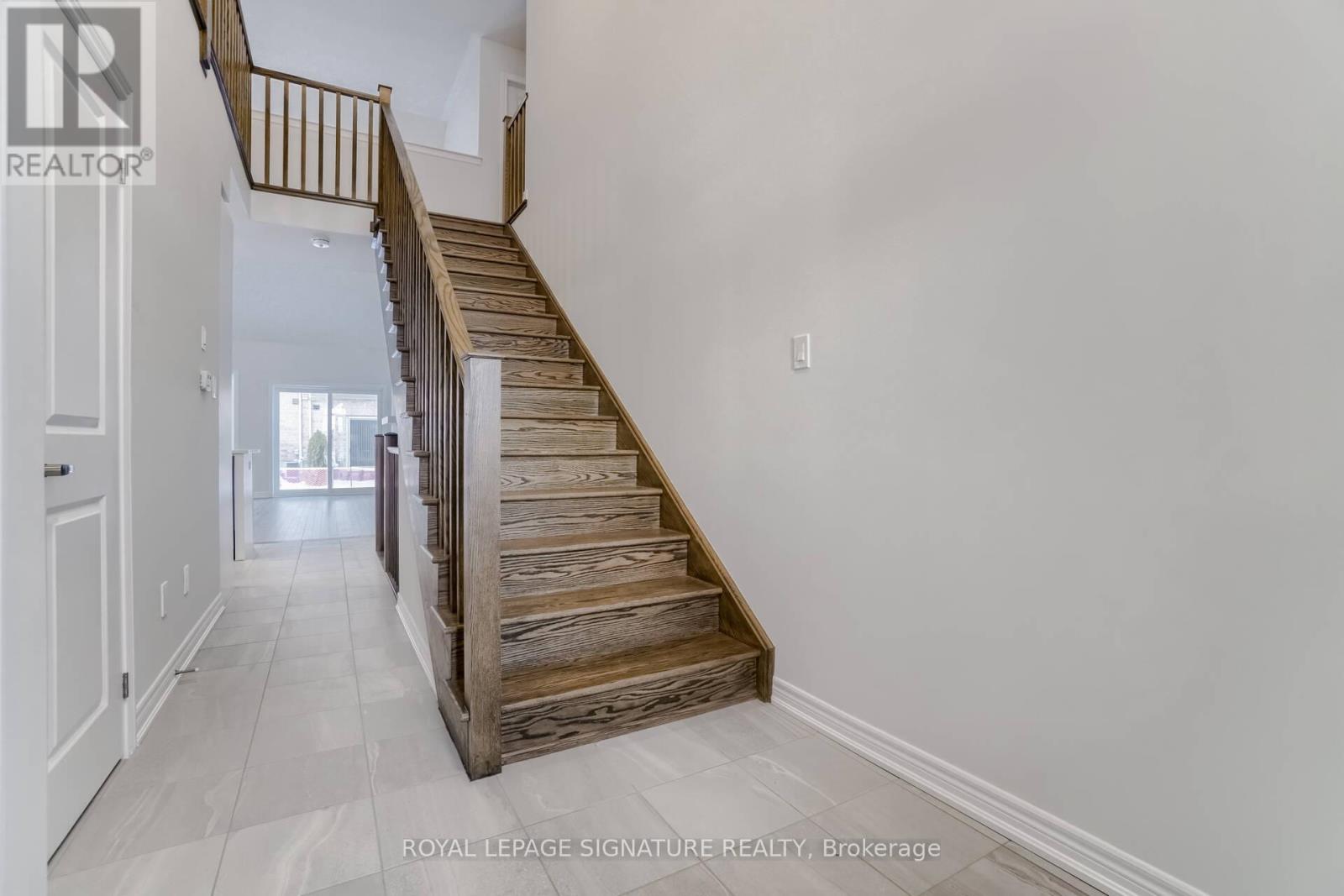 41 Overlea Drive, Brampton, Ontario  L6R 4B8 - Photo 12 - W12427538