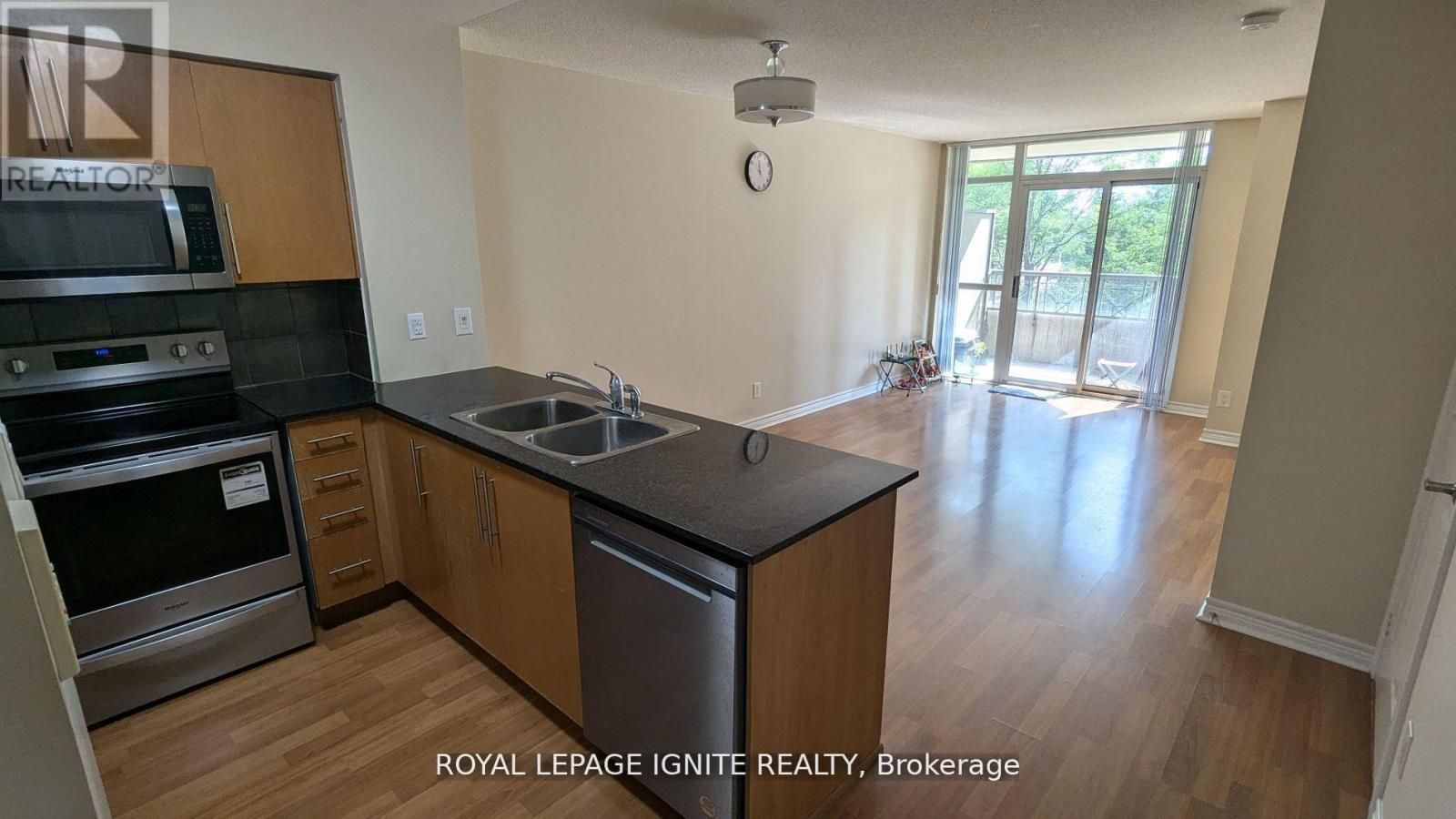 308 - 310 Burnhamthorpe Road W, Mississauga, Ontario  L5B 4P9 - Photo 7 - W12427558