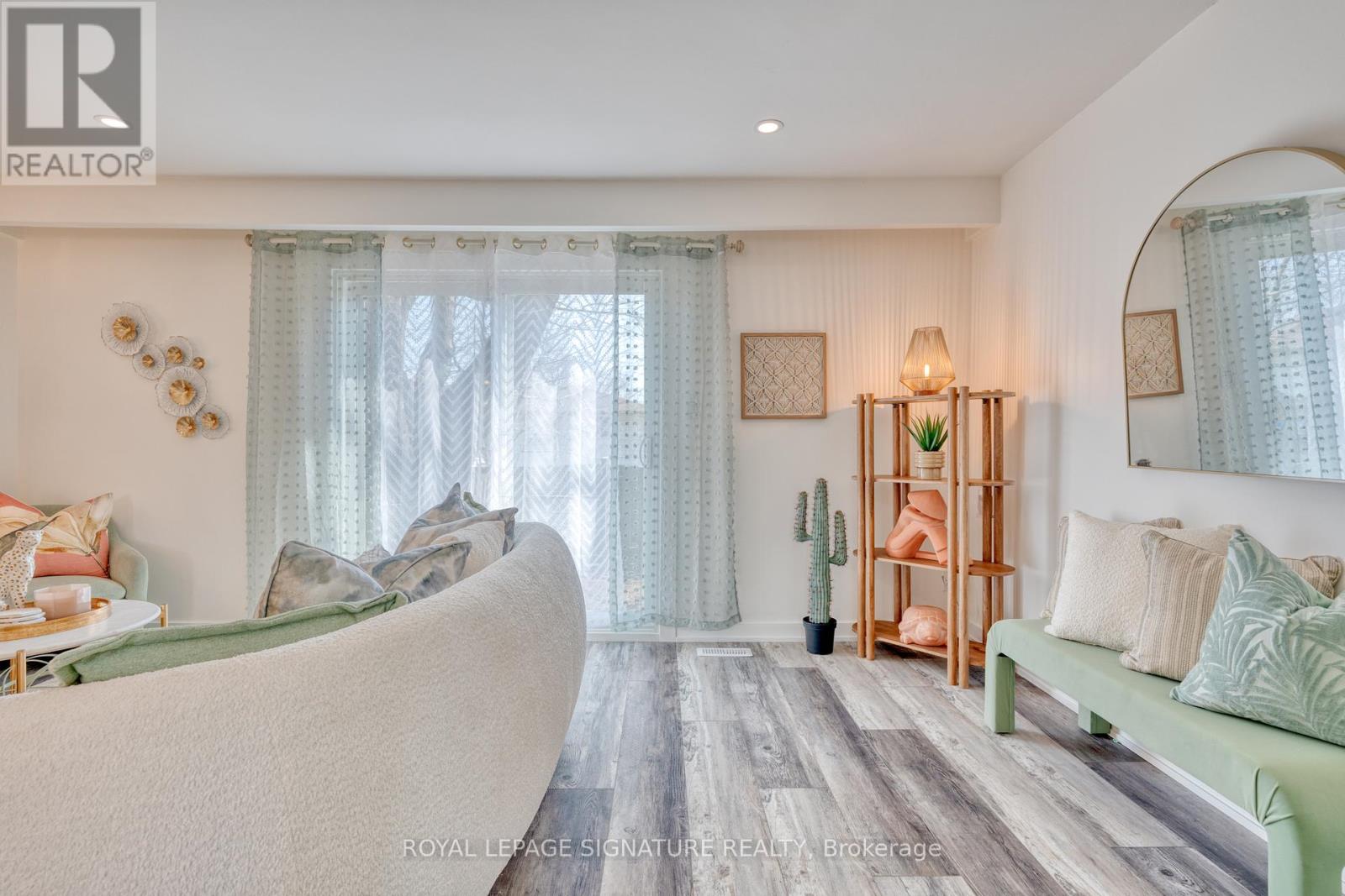 Unit 26 - 20 Anna Capri Drive, Hamilton, Ontario  L8W 1M6 - Photo 11 - X12427516