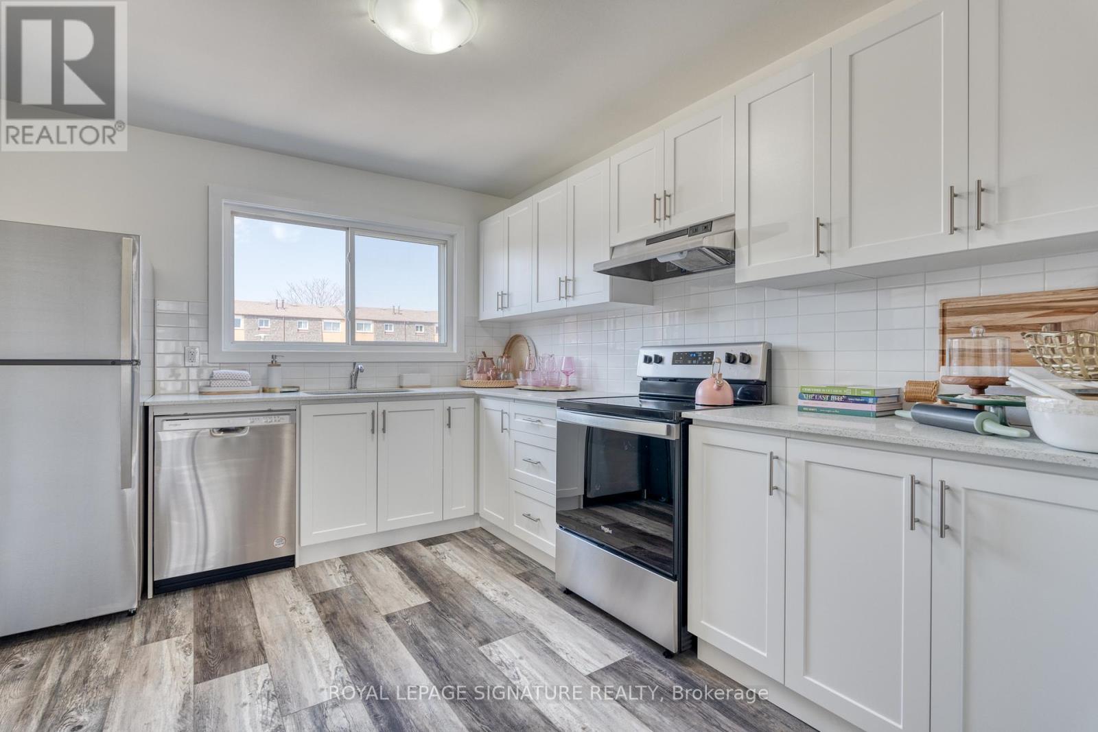 Unit 26 - 20 Anna Capri Drive, Hamilton, Ontario  L8W 1M6 - Photo 4 - X12427516