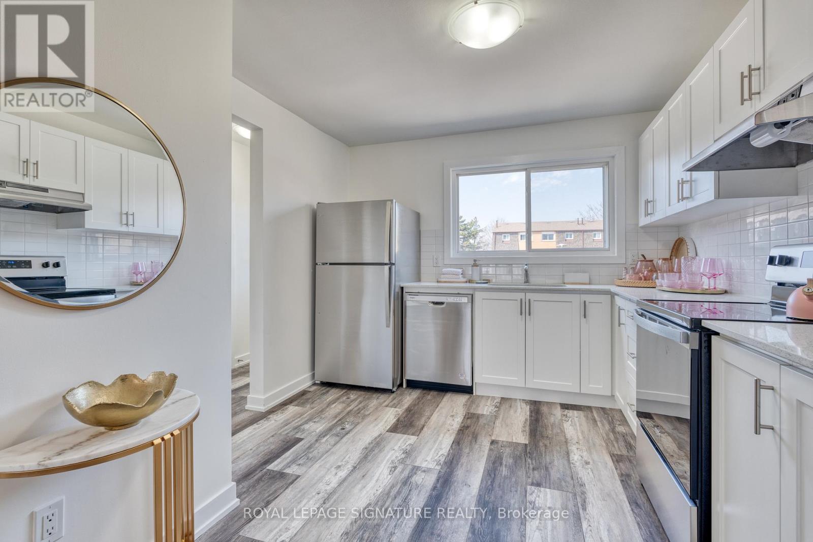 Unit 26 - 20 Anna Capri Drive, Hamilton, Ontario  L8W 1M6 - Photo 5 - X12427516