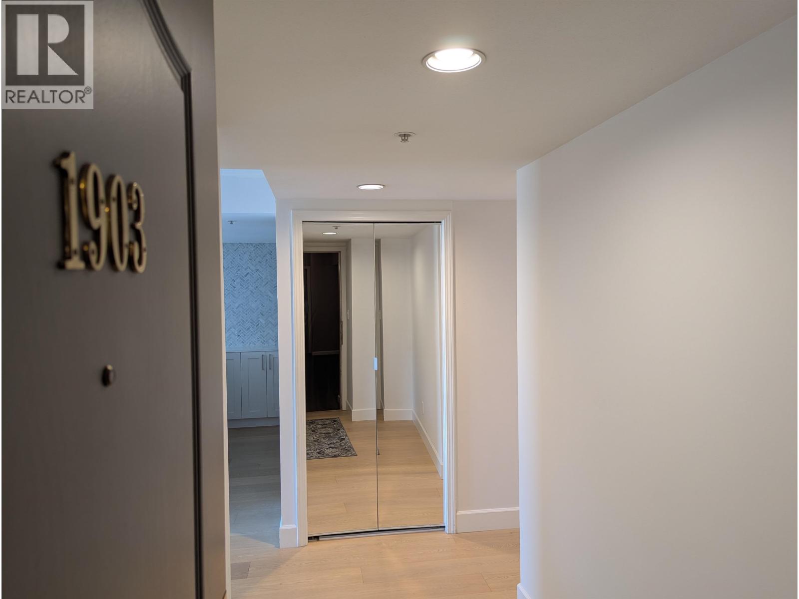 1903 867 Hamilton Street, Vancouver, British Columbia  V6B 6B7 - Photo 2 - R3052429